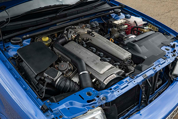 Under bonnet view of Audi RS2 engine