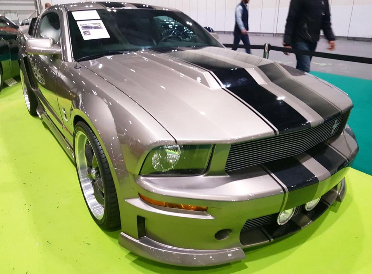 Silver muscle car with black stripe decals
