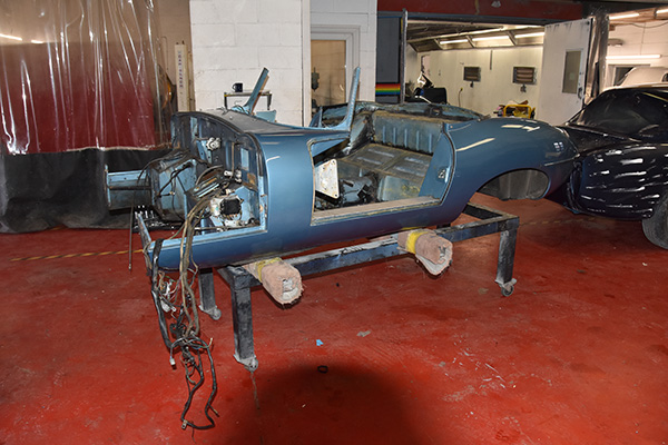 grey-jaguar-e-type-rear end chassis in grey primer