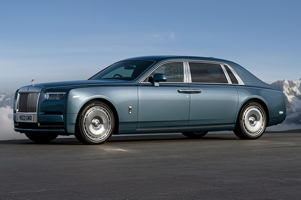 2017 Metallic Blue Rolls Royce Phantom Extended Goldfinger