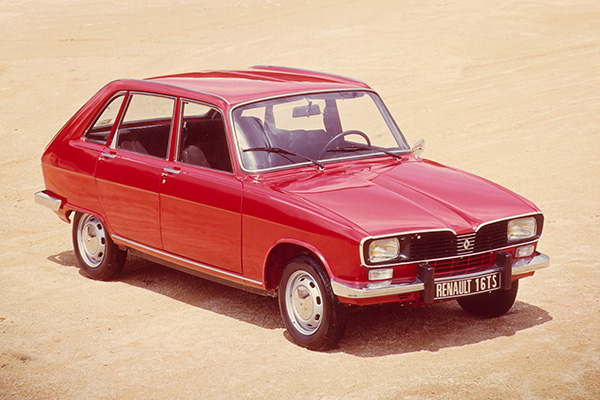 Red Renault 16